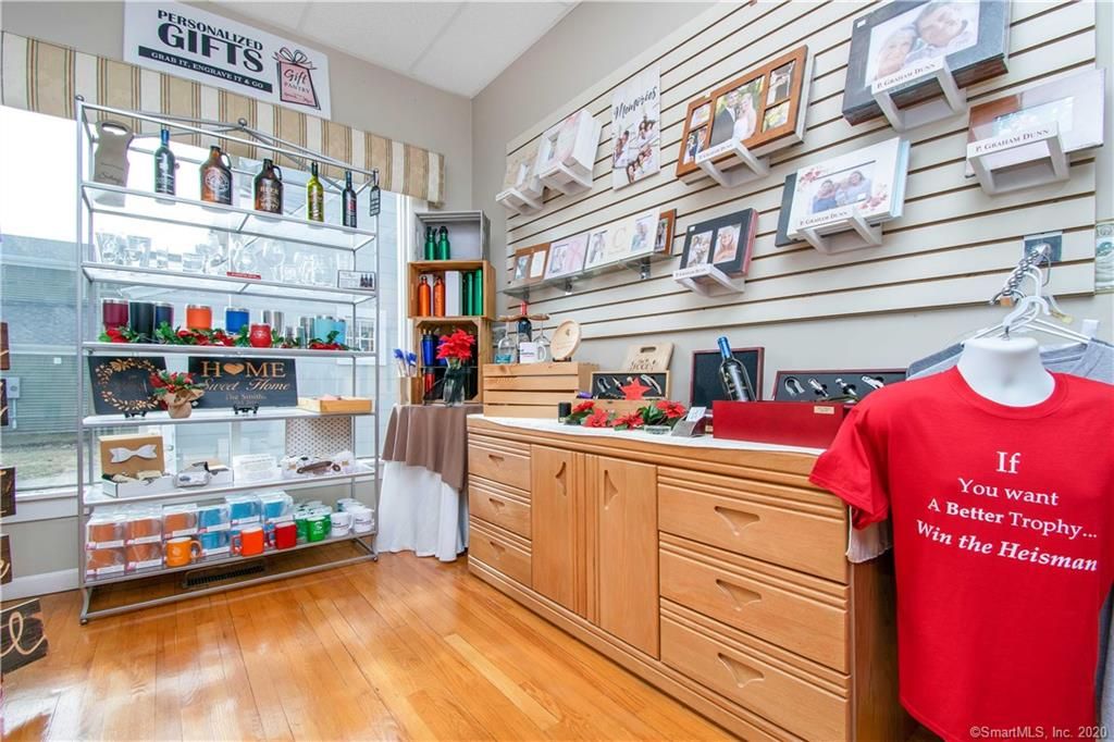 492 Enfield St, Enfield, CT 06082